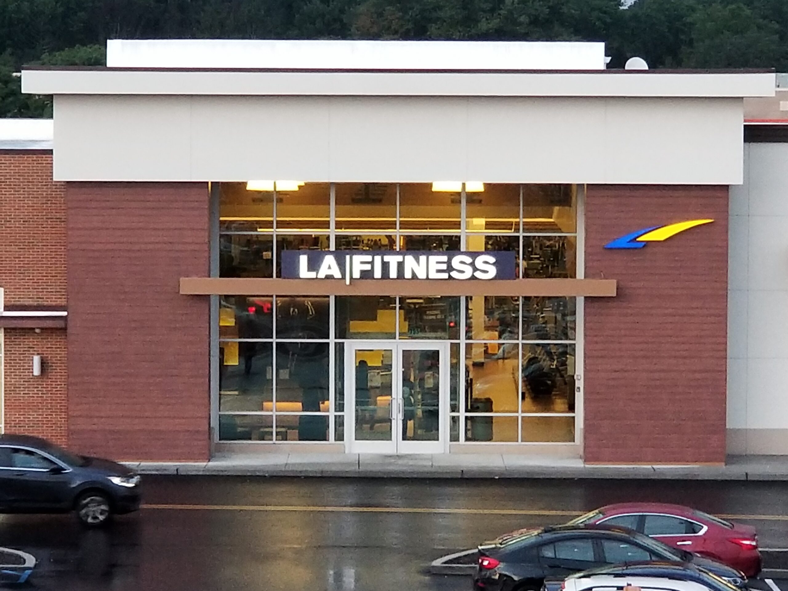 LA Fitness entry