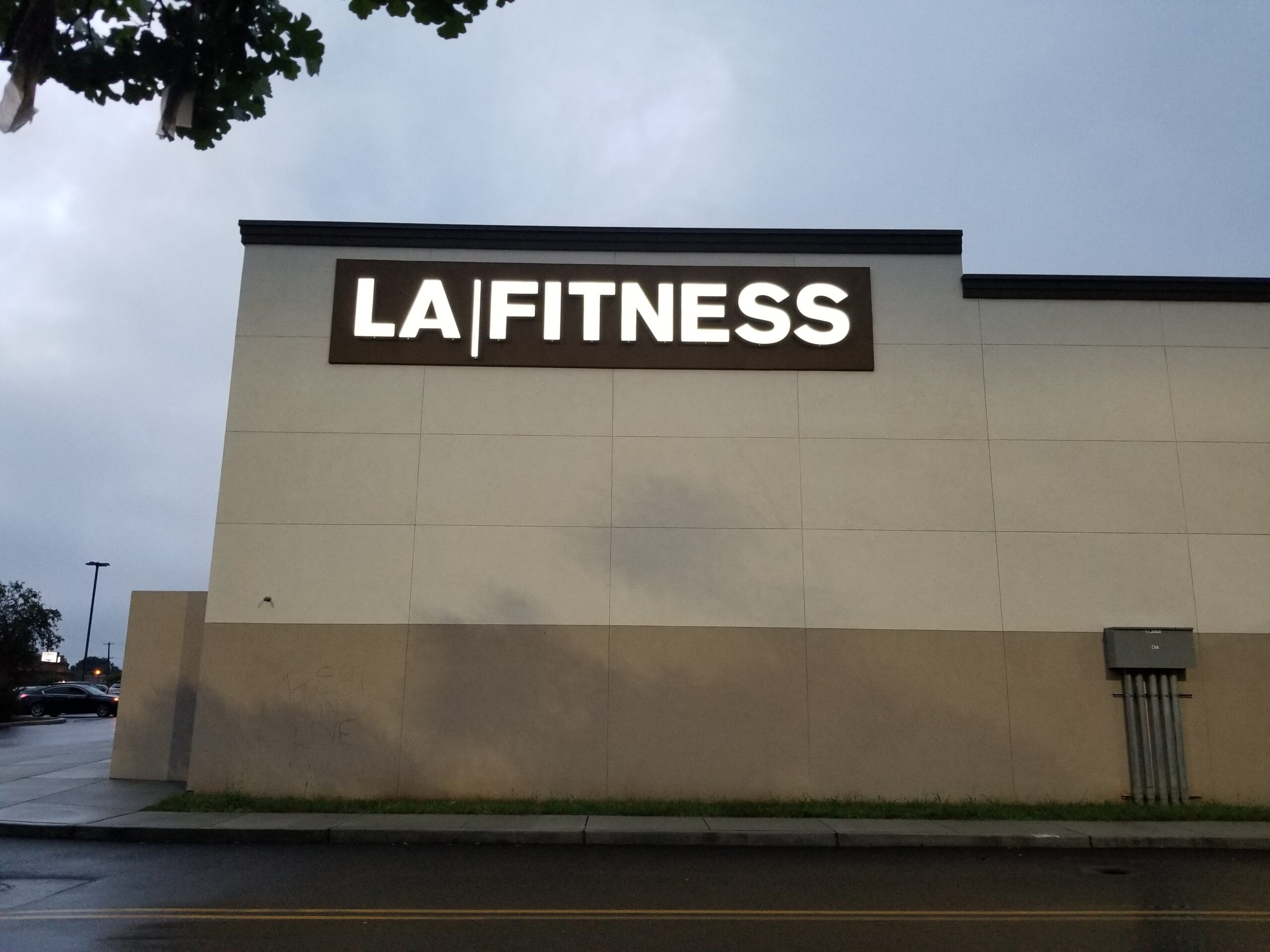 LA Fitness wall sign