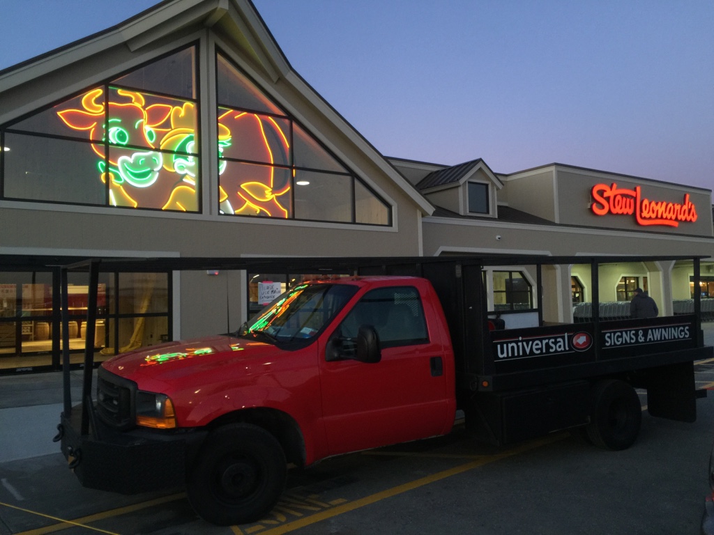 Stew Leonard's illuminated exterior signs